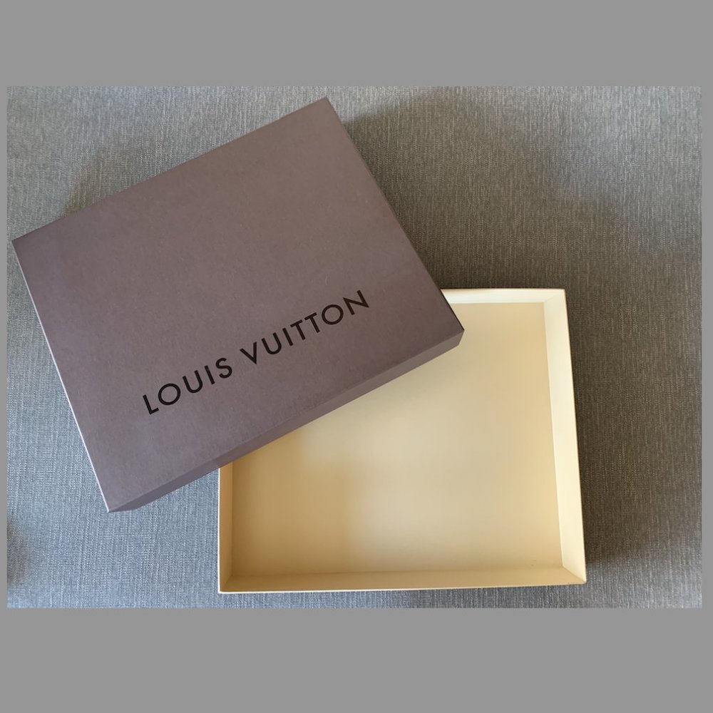 Authentic Louis Vuitton Empty Brown Gift Box Heavy Duty 18 x 14 5/8 x 4 3/4